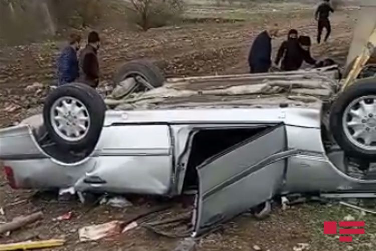 Azərbaycanda avtomobil körpüdən aşdı, ölən və xəsarət alanlar var -       FOTO