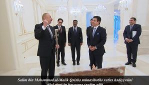 Baş direktor Azərbaycan Prezidentinə xatirə hədiyyəsi təqdim etdi — foto 1