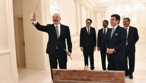 Baş direktor Azərbaycan Prezidentinə xatirə hədiyyəsi təqdim etdi — foto 2