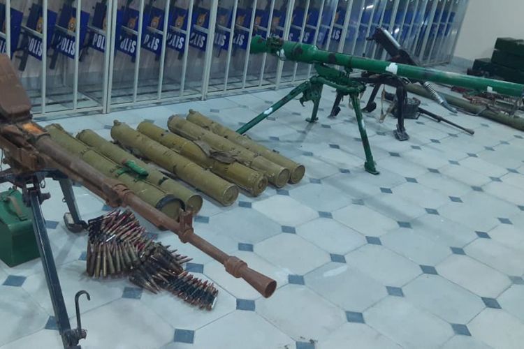 Erməni silahlı birləşmələrinin Suqovuşanda atıb qaçdığı silah-sursat aşkarlandı -   FOTO