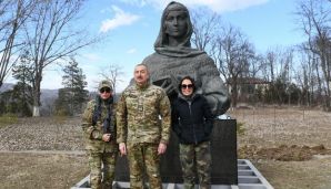 Üzeyir Hacıbəyli, Natəvan və Bülbülün “güllələnmiş heykəllər”i Şuşaya qaytarıldı — foto 2