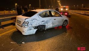 Bakıda körpünün üzərində 11 avtomobil toqquşub, xəsarət alanlar var -        FOTO — foto 2