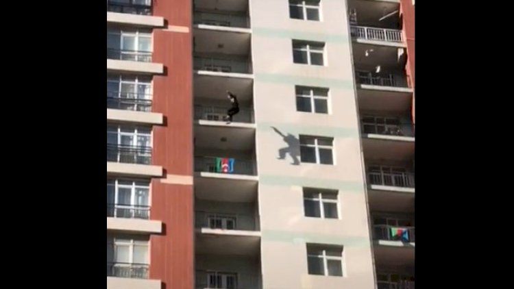 Bakıda gənc qadın özünü çoxmərtəbəli binadan atdı  -       ANBAAN VİDEO