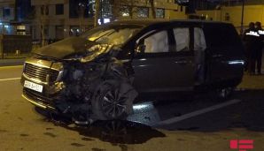 Bakıda polisə məxsus xidməti avtomobil qəzaya uğradı — foto 1