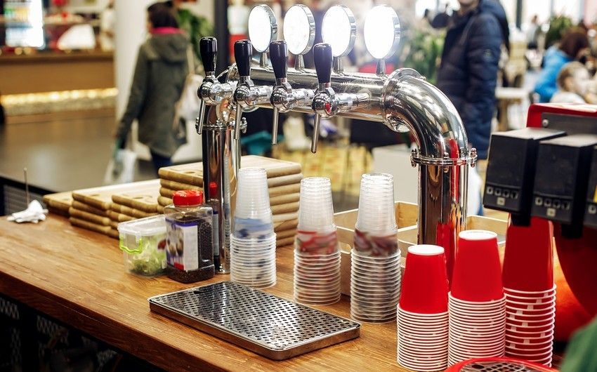 Azərbaycanda birdəfəlik plastik çəngəl, qaşıq, bıçaq, boşqab və stəkanlardan istifadə bu gündən qadağan edildi