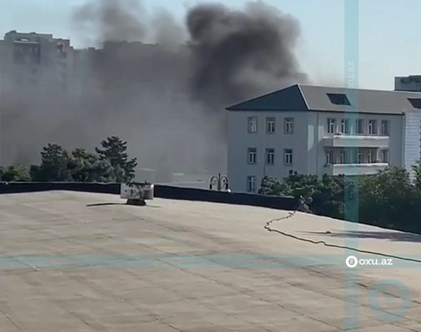 Bakıda xəstəxana binası yanır
