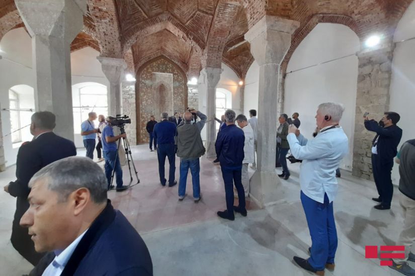 Xarici diplomatlar Şuşada Saatlı məscidində oldular