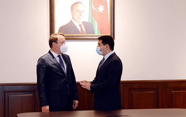 Avropa İttifaqının komissarı Azərbaycandakı görüşlərdən məmnun olub -       FOTO