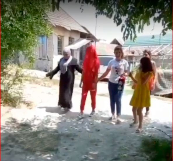 16 yaşında ərə verilən qızdan açıqlama: “İstədim, öz həyatım olsun”