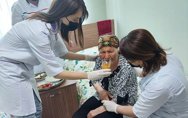 87 yaşlı Səkinə nənə sığınacağa yerləşdirildi