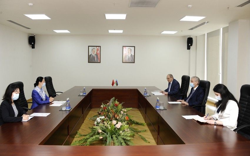 YAP Mərkəzi Aparatında Çinin ölkəmizdəki səfiri ilə görüş keçirildi