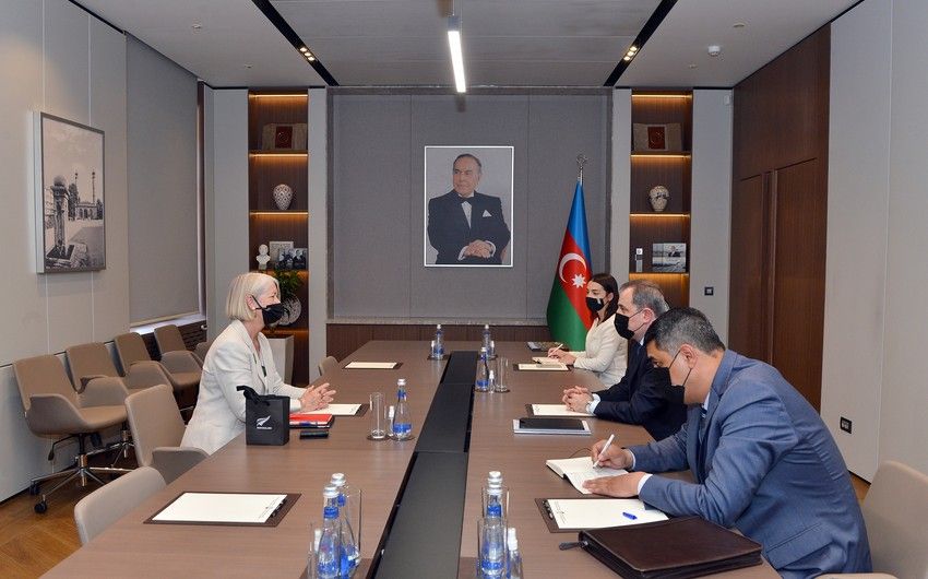 Ceyhun Bayramov Yeni Zelandiyanın Azərbaycandakı yeni səfiri ilə görüşdü