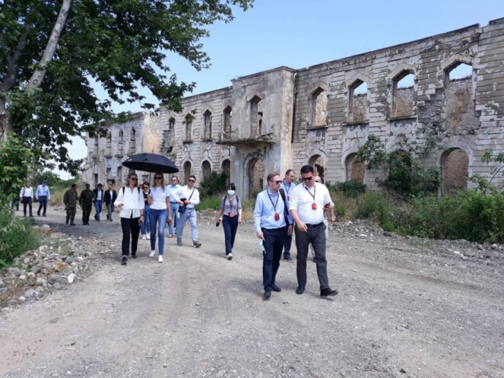 Xarici diplomatlar Ağdam Dram Teatrınının qalıqları ilə tanış oldu -         FOTO