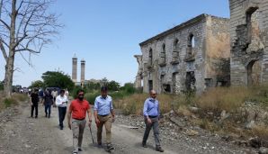 Xarici diplomatlar Ağdam Dram Teatrınının qalıqları ilə tanış oldu -         FOTO — foto 2