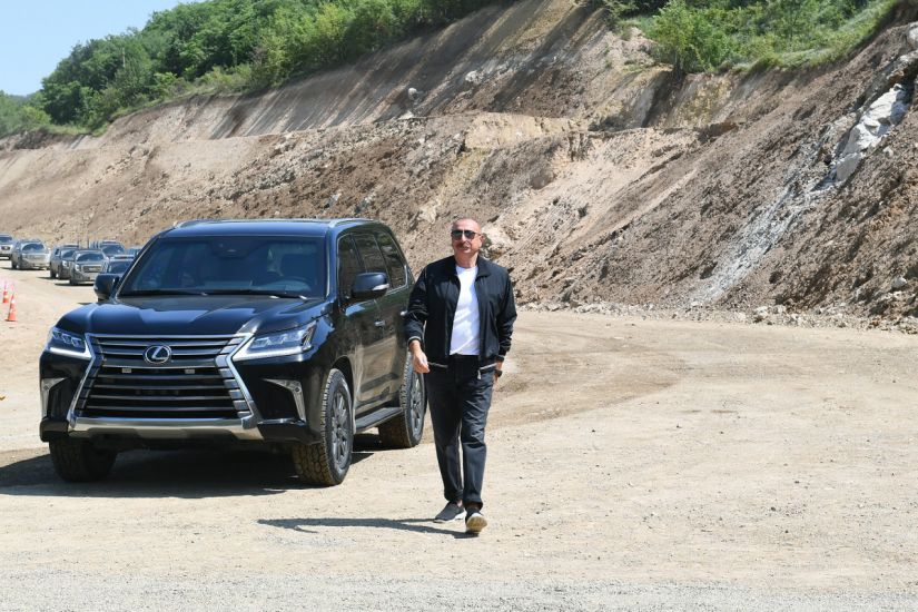 Prezident Zəfər yolu üzərindəki körpünün inşası ilə tanış olub -       YENİLƏNDİ