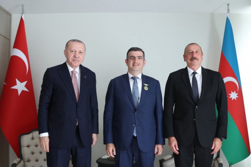 Bayraktara “Qarabağ” ordeni təqdim edildi