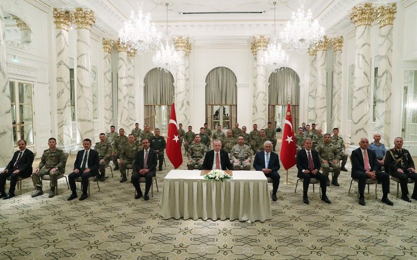 Ərdoğan Ağdamdakı Monitorinq Mərkəzinin türkiyəli hərbçiləri ilə görüşdü