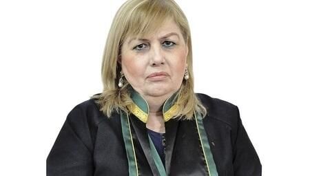 10 gün əvvəl həbs edilən vəkil azadlığa buraxıldı
