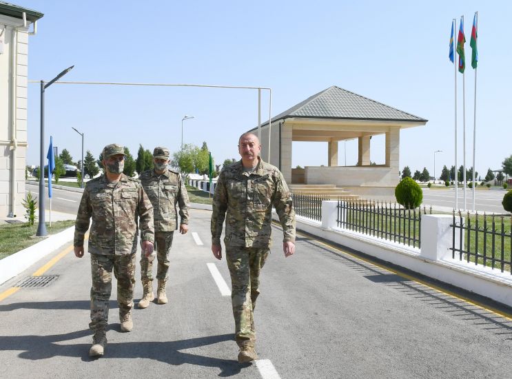 Prezident İlham Əliyev Hərbi Hava Qüvvələrinin yeni hərbi şəhərciyində olub -     YENİLƏNDİ