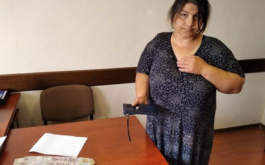 Falçı qadın evdən oğurluq etdi