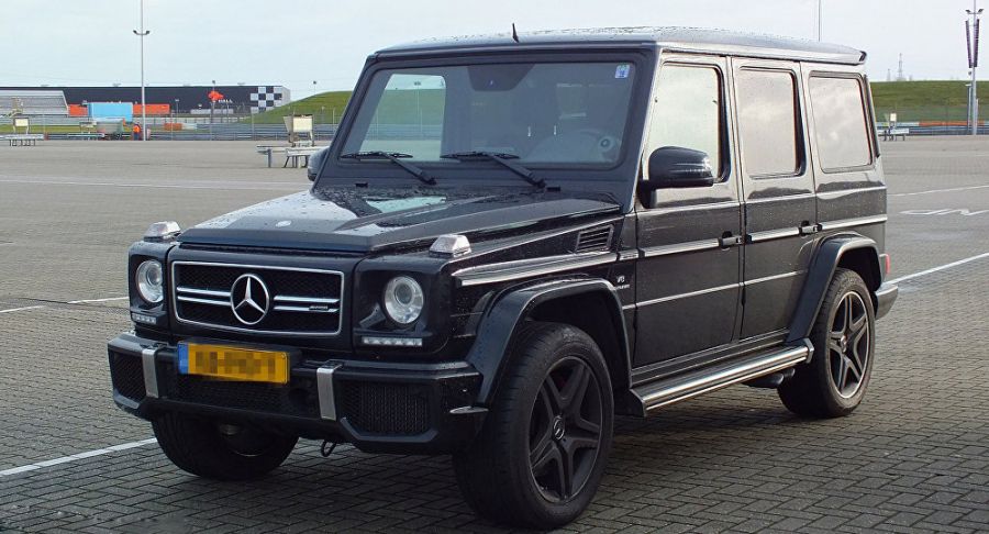 Əməkdar artistə "Gelandewagen" hədiyyə etdilər -        FOTO