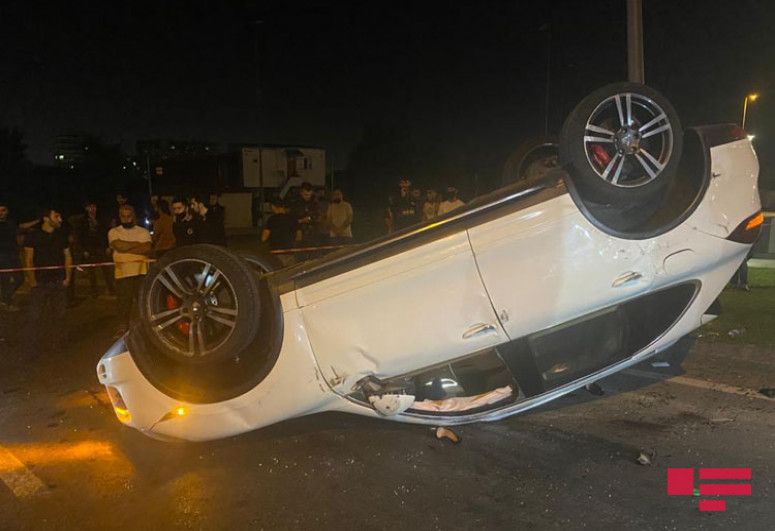 Bakıda qadın “Porsche”ni aşırdı -         FOTO