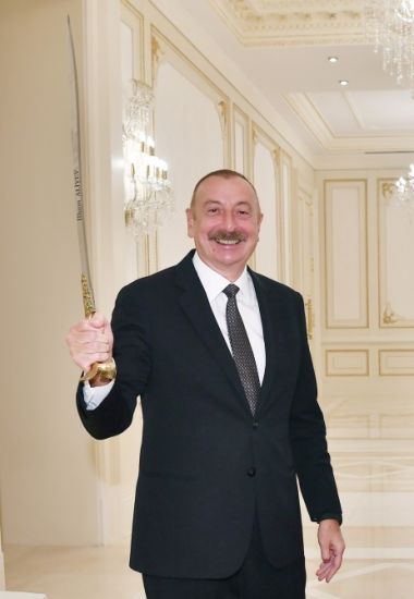 Nazirdən İlham Əliyevə maraqlı hədiyyə -       FOTOLAR