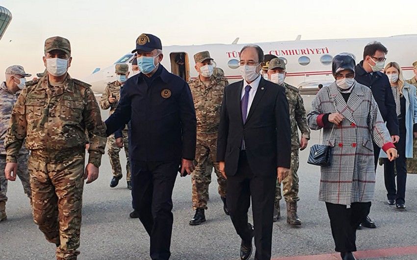 Türkiyənin Milli Müdafiə naziri Bakıya gəldi