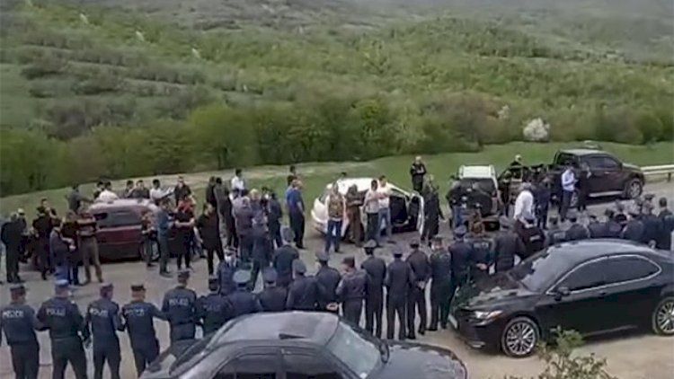 Ermənistanın müdafiə naziri Gorus-Qafan yolunda insidentlə üzləşdi