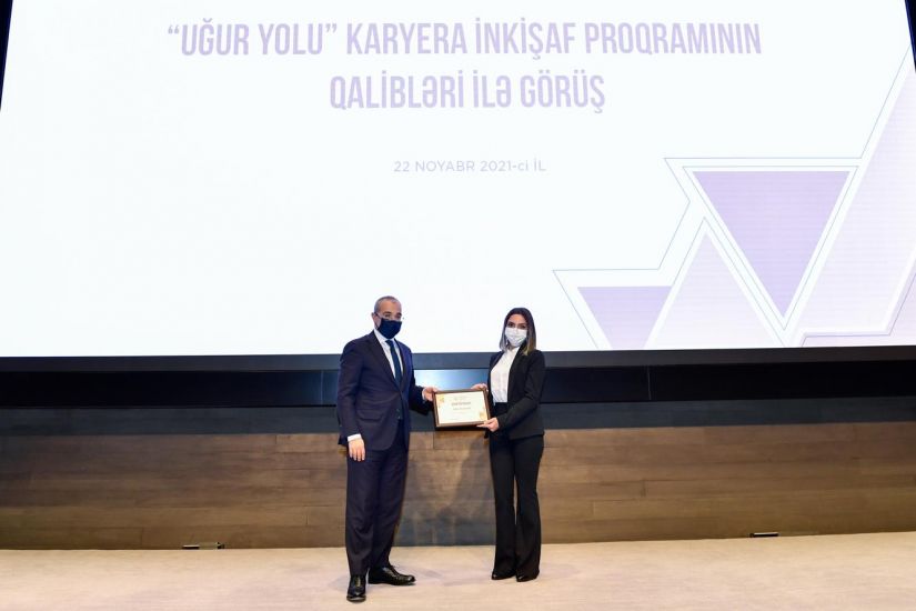 Mikayıl Cabbarov “Uğur yolu” proqramının qalibləri ilə görüşdü -       FOTO