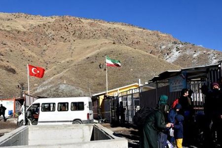 Türkiyə sərhədlərini İranın yük maşınlarına bağladı