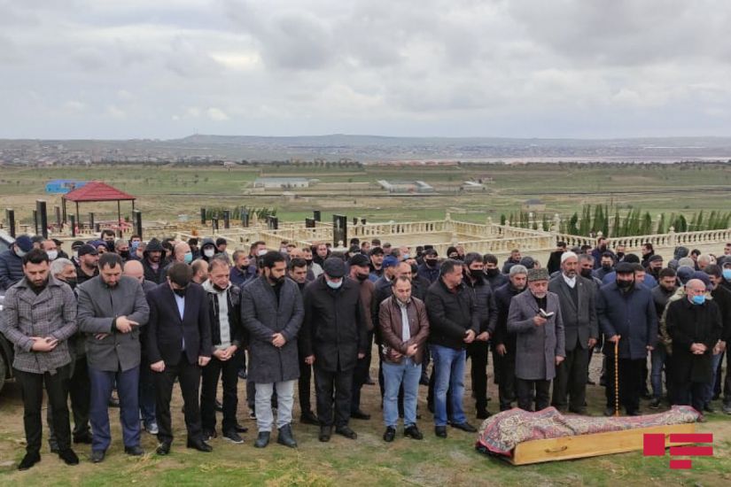 Jurnalist Elnur Əşrəfoğlu dəfn olundu