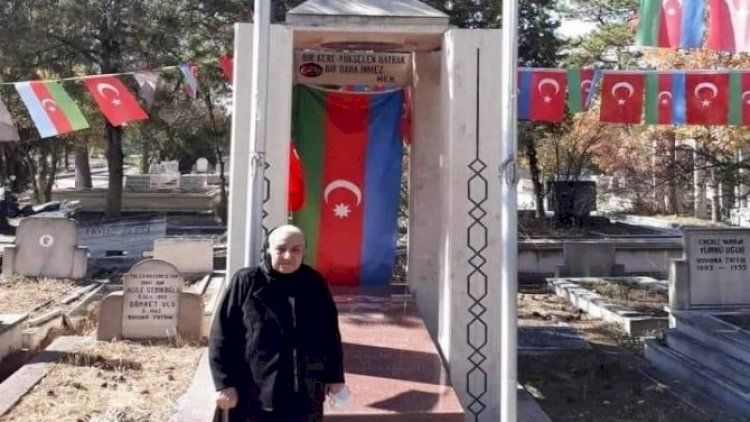 Polad Həşimovun anası Rəsulzadənin məzarını ziyarət etdi