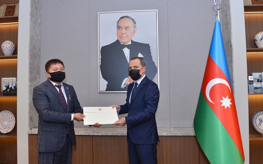 Ceyhun Bayramov Qırğızıstanın Azərbaycandakı yeni səfiri ilə görüşdü