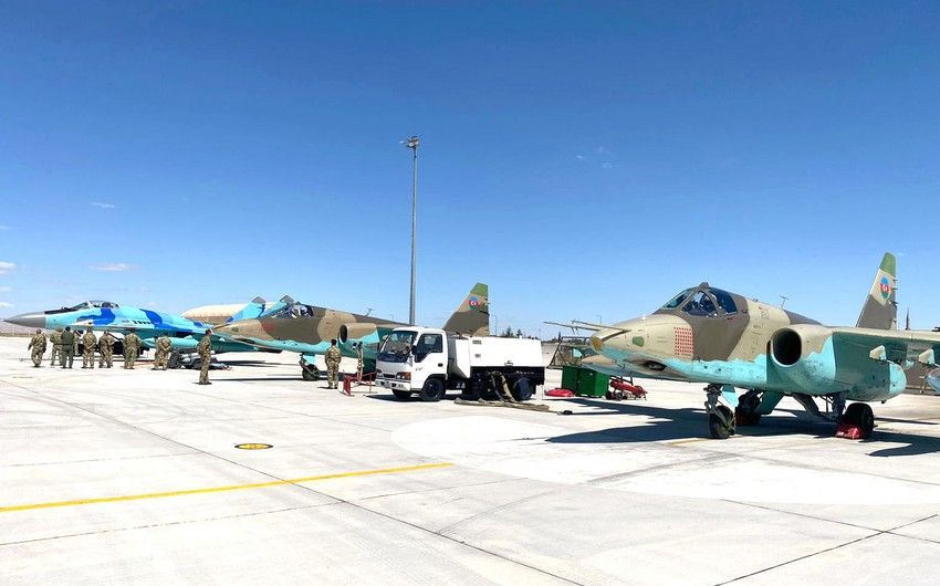 Azərbaycan hərbi pilotları "TURAZ Şahini-2021" təlimlərində ətrafı tanıma uçuşları keçirdi