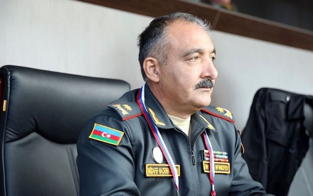 Ənvər Əfəndiyev “Tank biatlonu”nun finalını izləyir