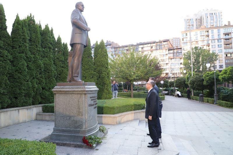 Eldar Əzizov Ukraynaya niyə gedib?