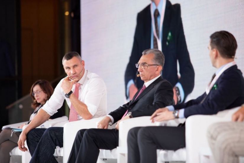 Eldar Əzizov Kiyev İnvestisiya Forumunda iştirak etdi