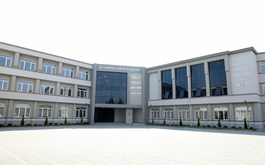 İlham Əliyev Sabunçuda 307 saylı tam orta məktəbdə yaradılan şəraitlə tanış olub