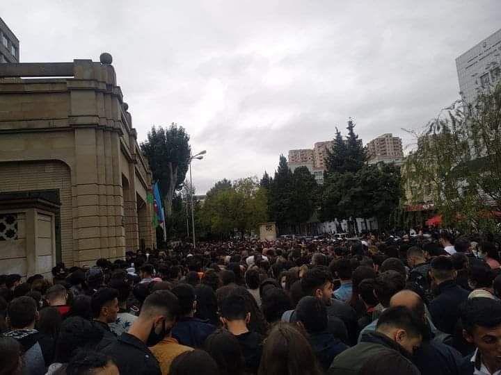 “Ali təhsil müəssisələrində, eləcə də Bakı Dövlət Universitetində tələbələrin COVİD pasportu "kustar üsul"la yoxlanılır”