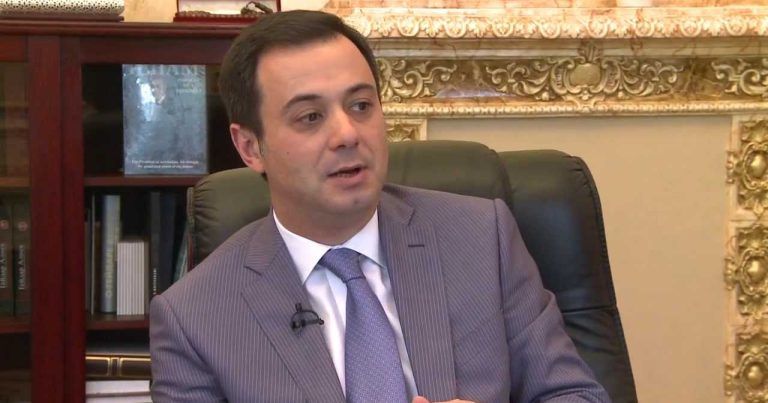 Polkovnik oğlu, nazir qaynı, siyahıda 2-ci –     UNUDULAN MƏMURLAR