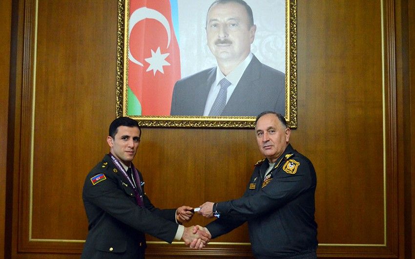 Avropa çempionu olan azərbaycanlı hərbçiyə vaxtından əvvəl kapitan rütbəsi verilib