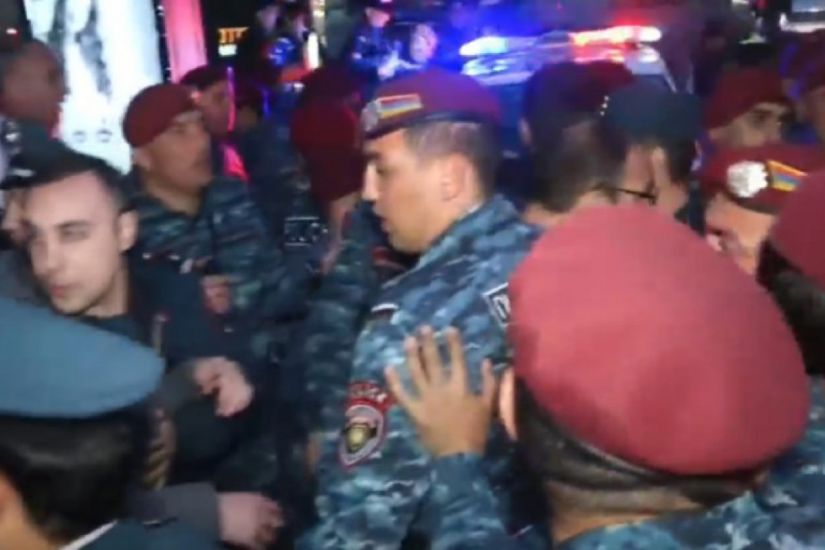 Ermənistanda ara qarışdı -     Paşinyan istefa verməlidir