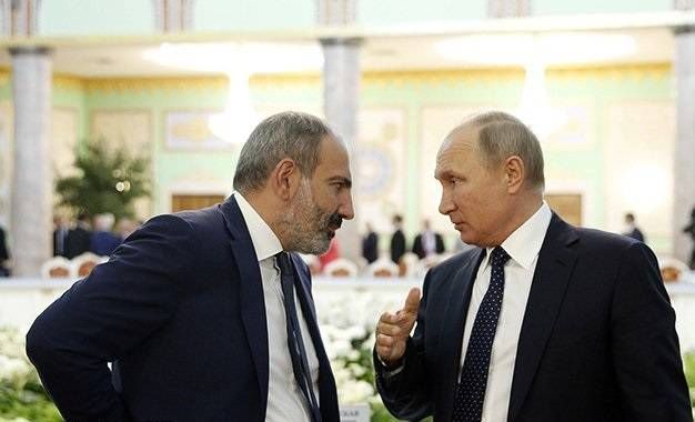 Putin Paşinyanla danışdı
