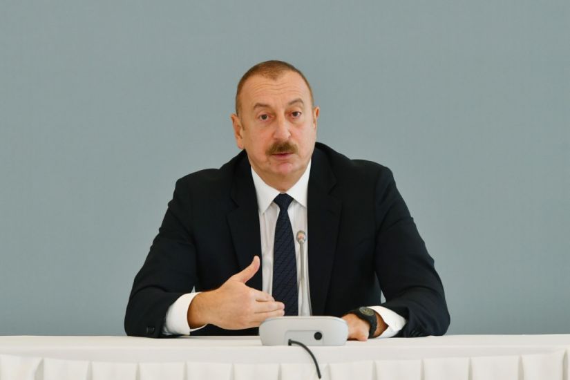 Dövlət başçısı: “Nəinki dövlət məmurunun, hər bir insanın borcudur ki, onlara arxa, dayaq olsun”