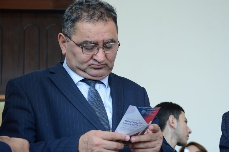 Deputat: “Şəhərli ilə kəndli eyni vaxtda gülür və eyni vaxtda gülüşü bitirir?”