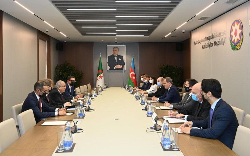 Azərbaycan və Əlcəzair XİN başçılarının görüşü oldu