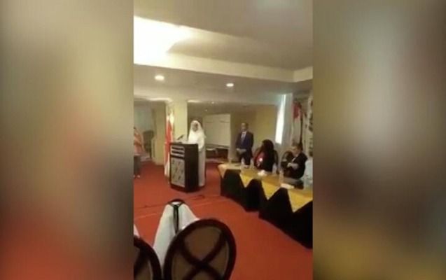 Tanınmış diplomat çıxışı zamanı öldü -       VİDEO