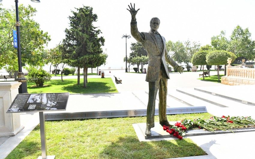 İlham Əliyev və birinci xanım Dənizkənarı Milli Parkda Müslüm Maqomayevin abidəsinin açılışında iştirak etdi -     YENİLƏNDİ - 2