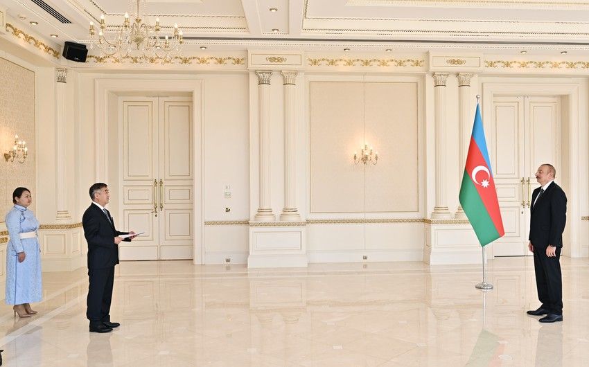 Prezident İlham Əliyev Monqolustanın yeni səfirinin etimadnaməsini qəbul etdi -     YENİLƏNDİ